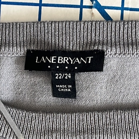 LANE BRYANT OUTLET SWEATER SZ 22/24 GRAY PINK STRIPE RUCHED SIDES SHORT SLEEVE - Picture 4 of 7